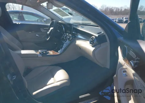 2016 Mercedes-Benz C 300 4Matic/Luxury 4Matic/Sport 4Matic из США, поврежденный, VIN 55SWF4KB7GU125747